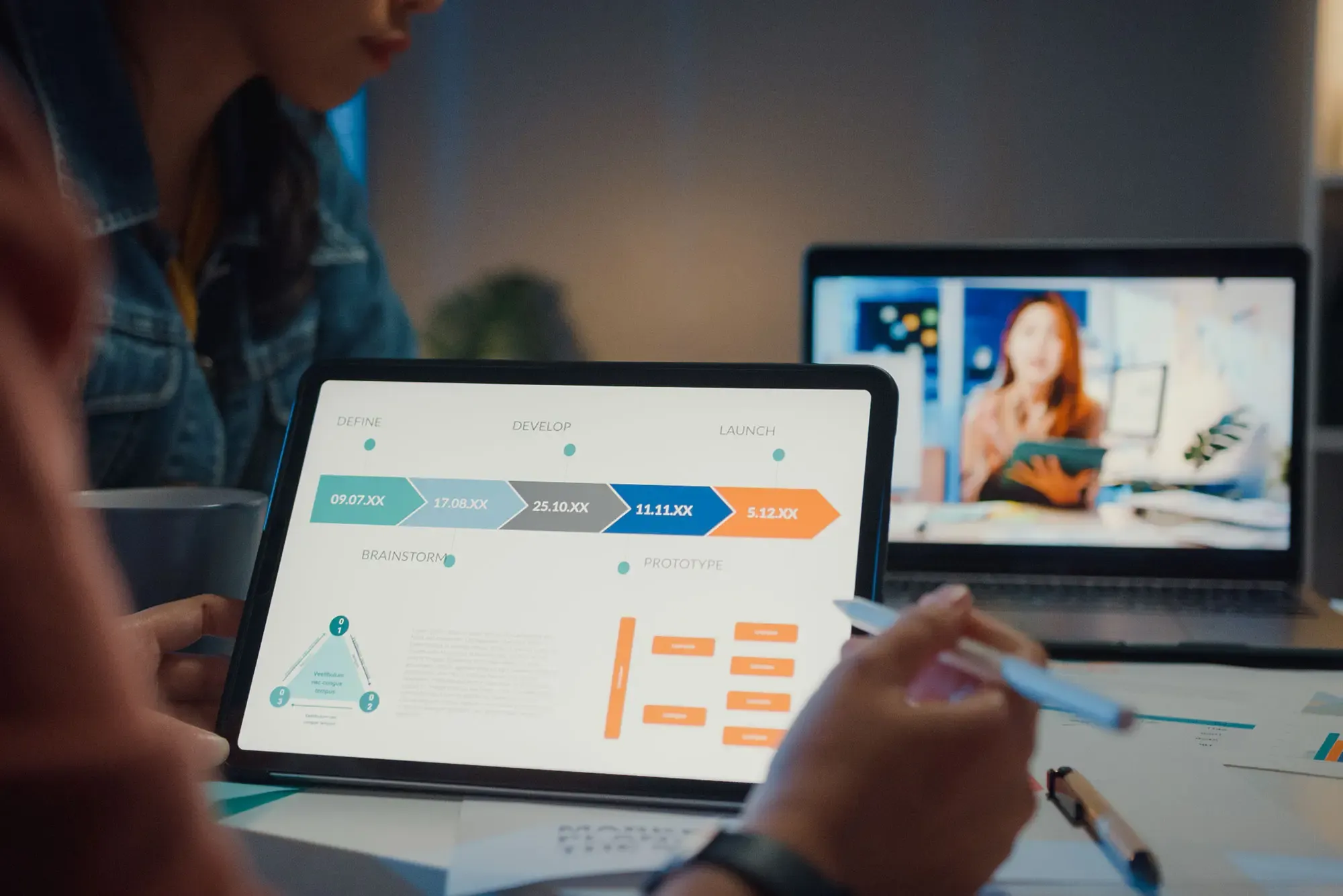 Consultor SEO en Valencia revisando datos de posicionamiento web