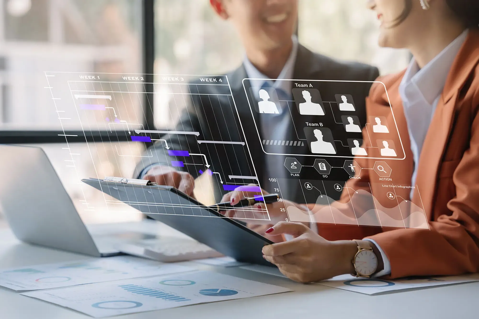 Consultor SEO en Valencia revisando datos de posicionamiento web